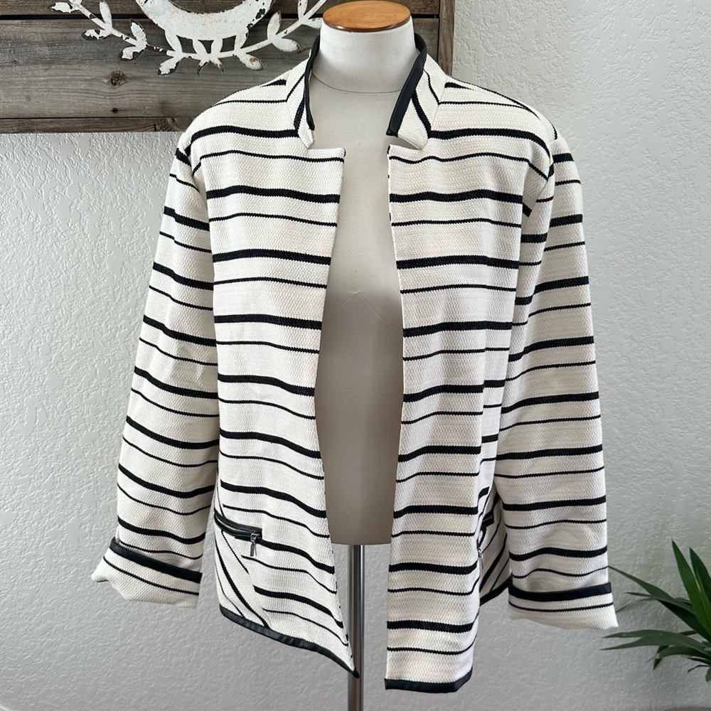 Chico’s crossover jacket striped black ecru faux leather‎ detail size 3 NWT